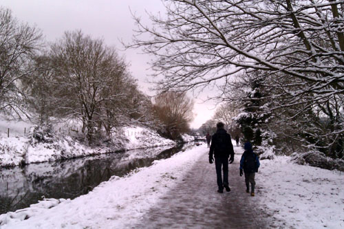 Snowy walk along the K&A Canal - January 2013