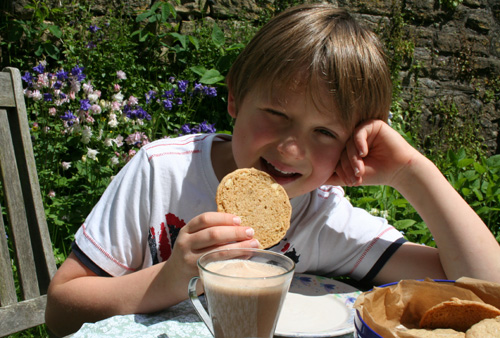 Lil L, Almond Cookies & Hot Choc in the Garden 1