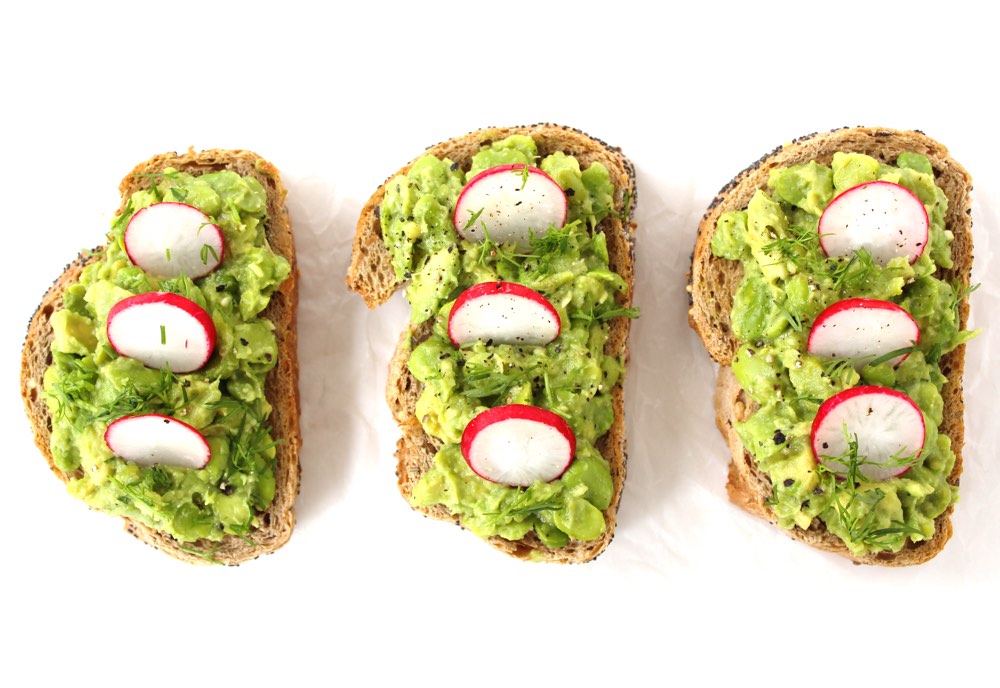 Healthy Avocado and Edamame Toast Smash