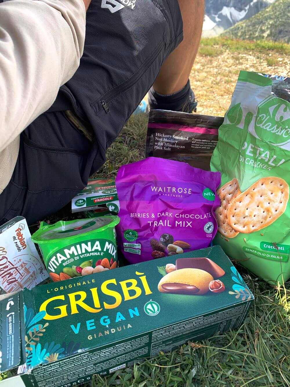 Vegan packed lunch on the TMB
